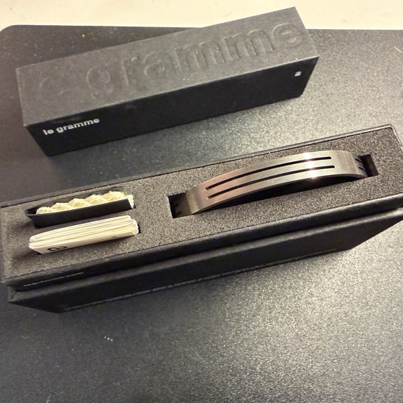 le gramme punched ribbon bracelet le 19g - brushed black sterling silver